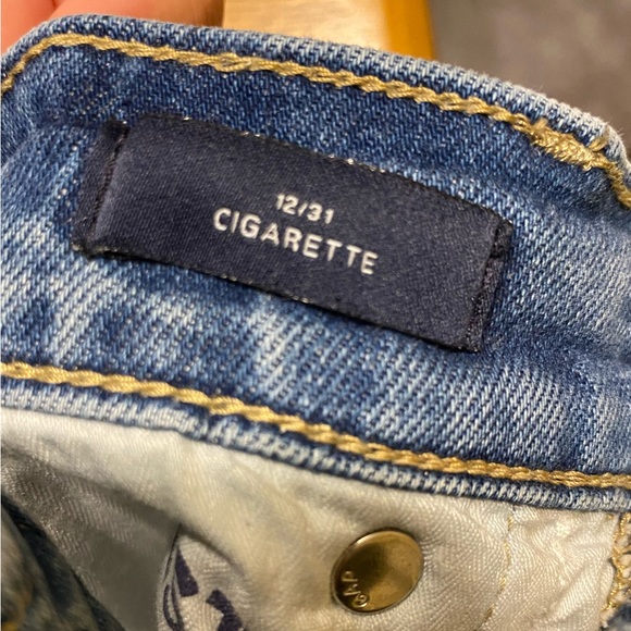 GAP light wash cigarette jeans size - Picture 3 of 4